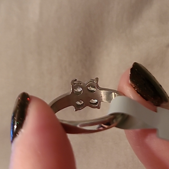 Flower design cubic zirconia stainless steel ring - Picture 5 of 8